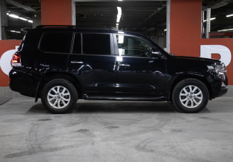 Подержанный автомобиль Toyota Land Cruiser Suv 2021 года (4 фото)