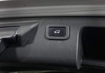 Подержанный автомобиль Land Rover Discovery Sport 2018 года (10 фото)