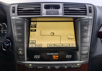 Подержанный автомобиль Lexus LS 2011 года (17 фото)