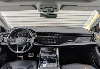 Подержанный автомобиль Audi Q8 2019 года (14 фото)