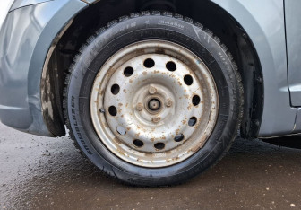 Подержанный автомобиль Suzuki Swift Hatchback 2006 года (9 фото)