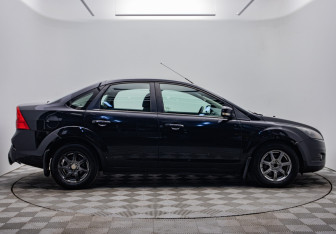 Подержанный автомобиль Ford Focus Sedan 2008 года (6 фото)