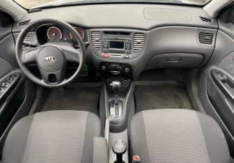 Подержанный автомобиль Kia Rio Hatchback 2009 года (10 фото)