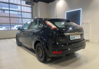 Подержанный автомобиль Ford Focus Hatchback 2008 года (6 фото)