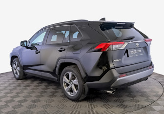Подержанный автомобиль Toyota RAV4 2020 года (7 фото)