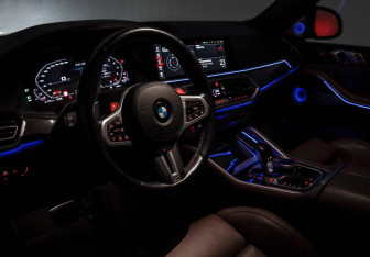 Подержанный автомобиль BMW X5 M 2021 года (18 фото)