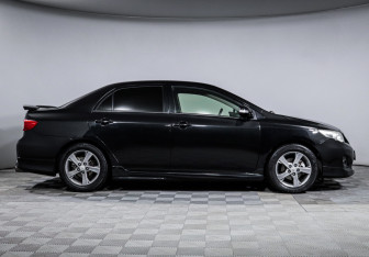 Подержанный автомобиль Toyota Corolla Sedan 2012 года (4 фото)