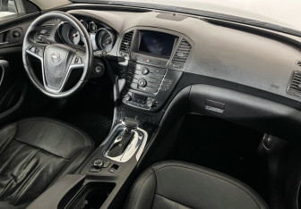 Подержанный автомобиль Opel Insignia Sedan 2011 года (9 фото)