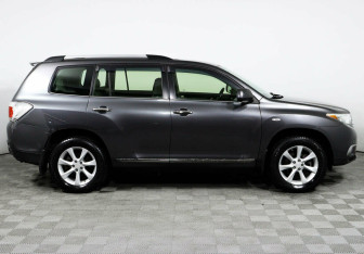 Подержанный автомобиль Toyota Highlander 2012 года (4 фото)