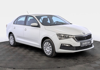 Подержанный автомобиль Skoda Rapid Liftback 2021 года (3 фото)