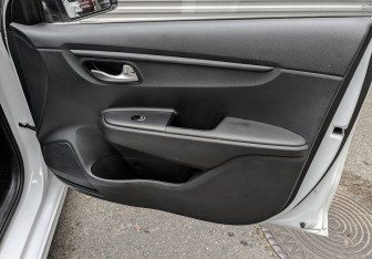 Подержанный автомобиль Kia Rio Sedan 2021 года (23 фото)