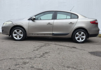 Подержанный автомобиль Renault Fluence 2012 года (8 фото)