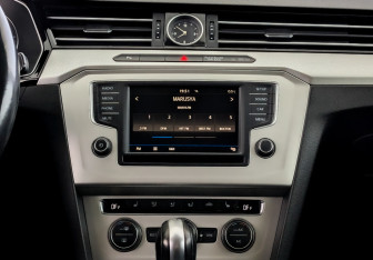 Подержанный автомобиль Volkswagen Passat Wagon 2016 года (15 фото)