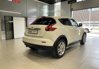 Подержанный автомобиль Nissan Juke 2011 года (4 фото)
