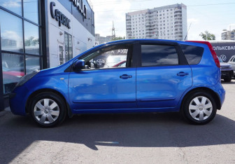 Подержанный автомобиль Nissan Note 2008 года (8 фото)
