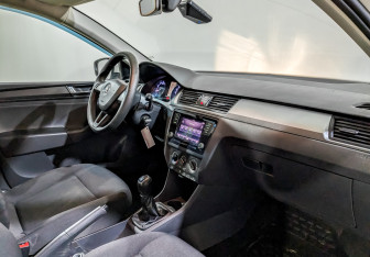 Подержанный автомобиль Skoda Rapid Liftback 2019 года (10 фото)