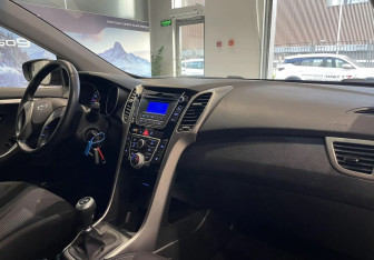 Подержанный автомобиль Hyundai i30 Hatchback 2012 года (10 фото)