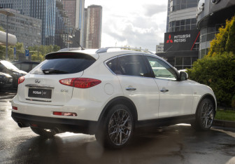Подержанный автомобиль Infiniti EX 2008 года (4 фото)