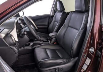 Подержанный автомобиль Toyota RAV4 2016 года (20 фото)