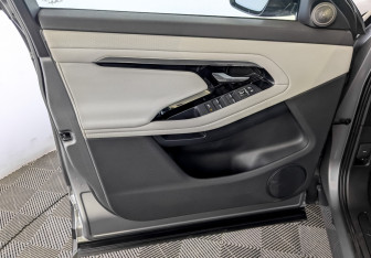 Подержанный автомобиль Land Rover Range Rover Evoque 2019 года (19 фото)