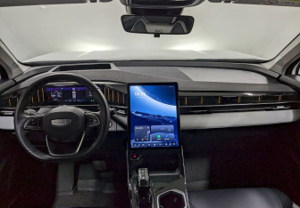 Подержанный автомобиль Geely Atlas 2024 года (23 фото)