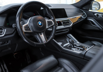 Подержанный автомобиль BMW X6 2021 года (12 фото)