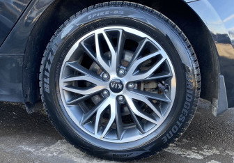 Подержанный автомобиль Kia K5 2020 года (10 фото)