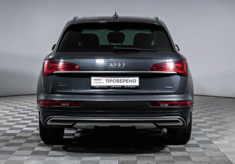 Подержанный автомобиль Audi Q5 2021 года (6 фото)