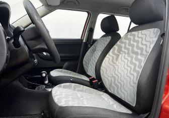 Подержанный автомобиль Skoda Fabia Hatchback 2010 года (10 фото)