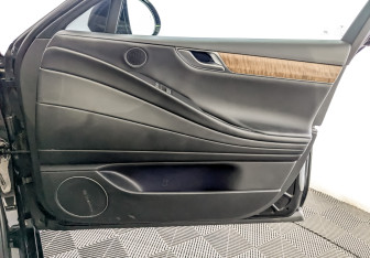 Подержанный автомобиль Genesis G80 2021 года (26 фото)