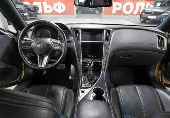 Подержанный автомобиль Infiniti Q60 Coupe 2017 года (14 фото)