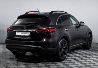 Подержанный автомобиль Infiniti QX70 2017 года (5 фото)