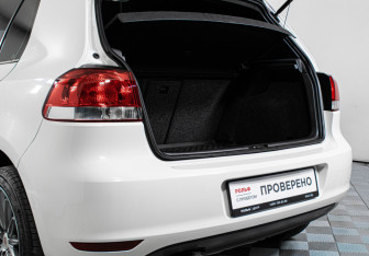 Подержанный автомобиль Volkswagen Golf Hatchback 2012 года (16 фото)