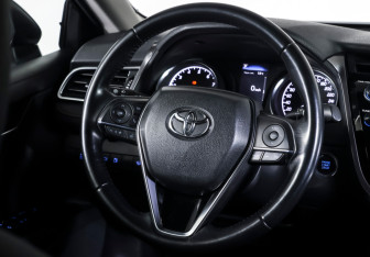 Подержанный автомобиль Toyota Camry Sedan 2018 года (13 фото)
