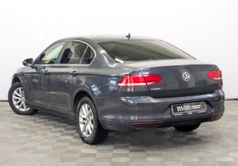 Подержанный автомобиль Volkswagen Passat Sedan 2018 года (7 фото)