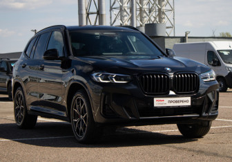 Подержанный автомобиль BMW X3 2022 года (3 фото)
