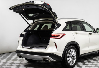 Подержанный автомобиль Infiniti QX50 2018 года (17 фото)