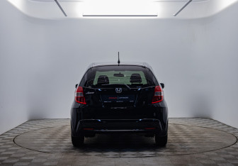 Подержанный автомобиль Honda Jazz 2012 года (6 фото)