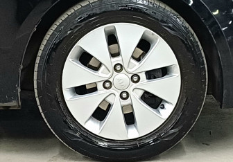 Подержанный автомобиль Kia Rio Sedan 2011 года (9 фото)