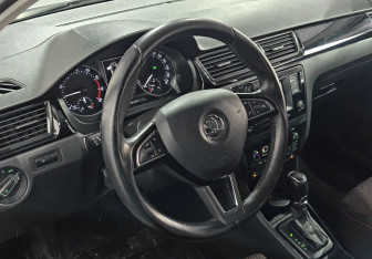 Подержанный автомобиль Skoda Rapid Liftback 2015 года (12 фото)