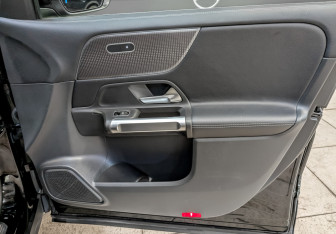 Подержанный автомобиль Mercedes-Benz GLB 2021 года (23 фото)