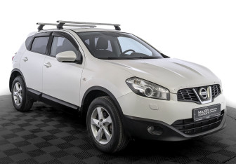 Подержанный автомобиль Nissan Qashqai 2013 года (3 фото)