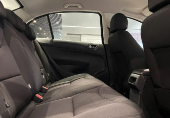 Подержанный автомобиль Peugeot 408 2013 года (12 фото)