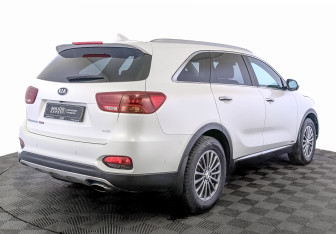 Подержанный автомобиль Kia Sorento 2018 года (5 фото)