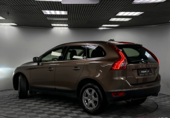 Подержанный автомобиль Volvo XC60 2011 года (19 фото)