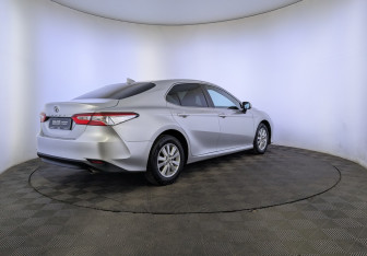 Подержанный автомобиль Toyota Camry Sedan 2019 года (5 фото)