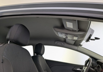 Подержанный автомобиль Opel Astra Hatchback 2012 года (22 фото)