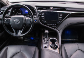 Подержанный автомобиль Toyota Camry Sedan 2018 года (13 фото)