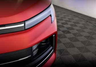 Подержанный автомобиль Москвич 3е 2023 года (17 фото)