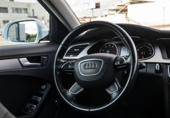 Подержанный автомобиль Audi A4 Sedan 2013 года (10 фото)
